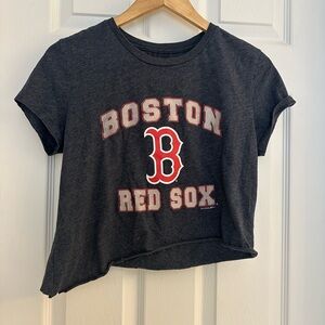 Boston Red Sox Cropped Graphic Tee – Distressed Charcoal Blue, Size XS/S